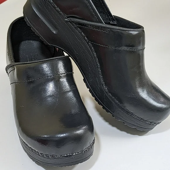 Sanita Danish Black Patent Clogs Size 35 - Picture 8 of 9